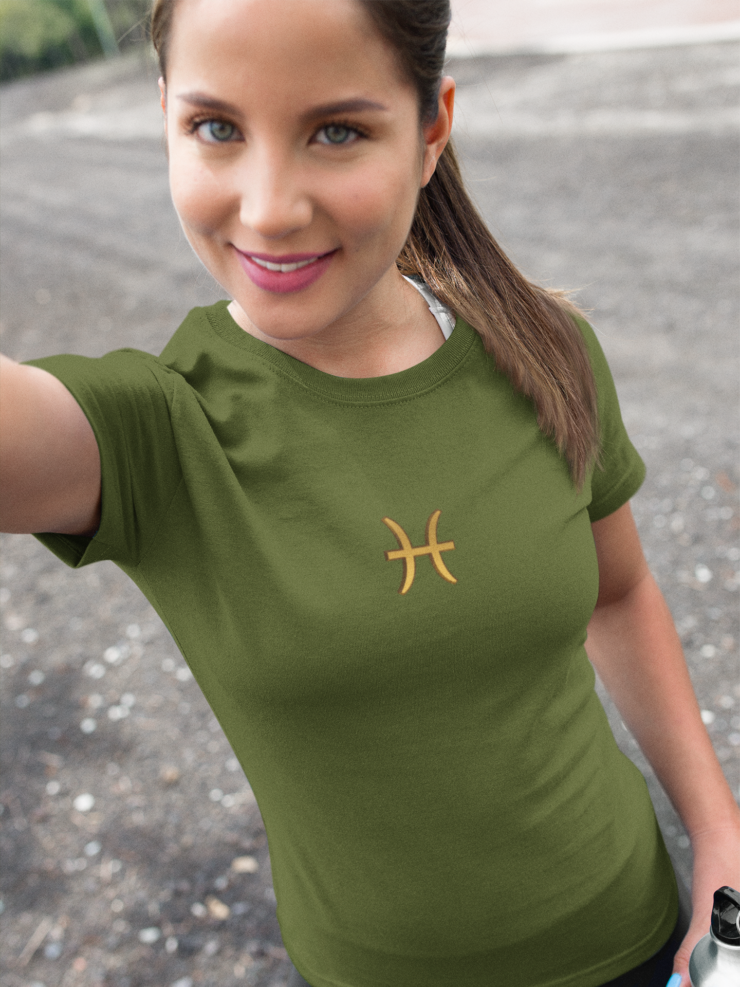 Pisces Zodiac T‑Shirt — Minimal Gold Pisces Symbol Tee